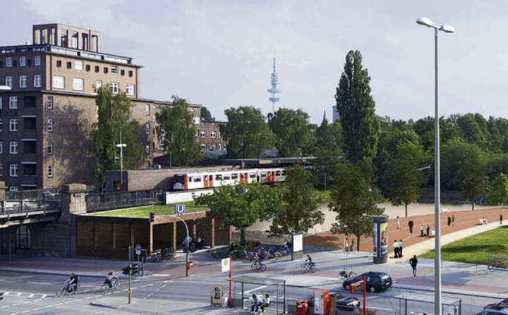 Hoheluft-Kontor / Isebek: Komische Ecke: Der Wendehammer vor dem U-Bahnhof Hoheluft. Obwohl alle Parteien das Fleckchen attraktiver machen wollen, traut sich keiner so recht daran. Foto:cv