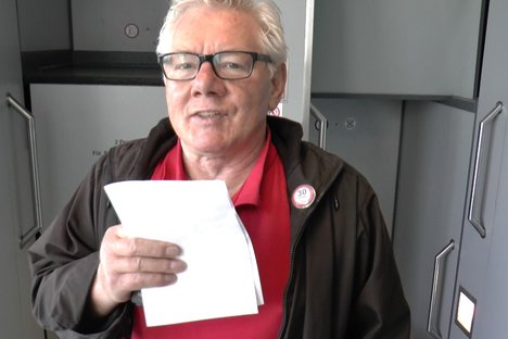 Peter Gutzeit fordert eine zügige Reparatur der beiden Paternoster im Bezirksamt. Peter Gutzeit fordert eine zügige Reparatur der beiden Paternoster im Bezirksamt.