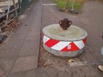 Auch der Betonring stellt eine Gefahrenquelle dar.