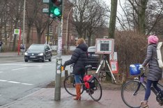"Tempo 30 in der Bundesstraße" fordert die Linksfraktion Eimsbüttel gemeinsam mit der gleichnamigen Initiative. Die noch nicht korrekt funktionierende Geschwindigkeits-Anzeigetafel; "Tempo 30 in der Bundesstraße" fordert die Linksfraktion Eimsbüttel gemeinsam mit der gleichnamigen Initiative.